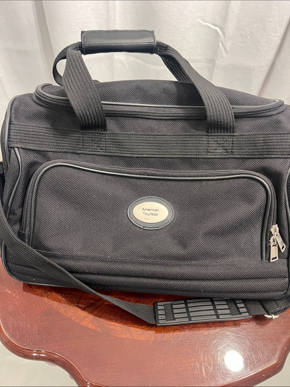 American Tourister Black Men's Weekender carry on Duffel Bag